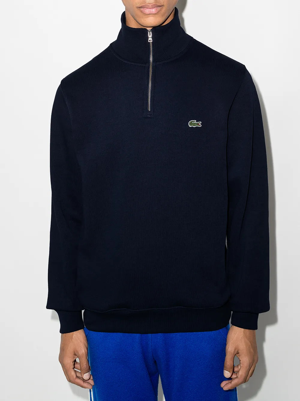 Casaco azul escuro gola alta com logo bordado