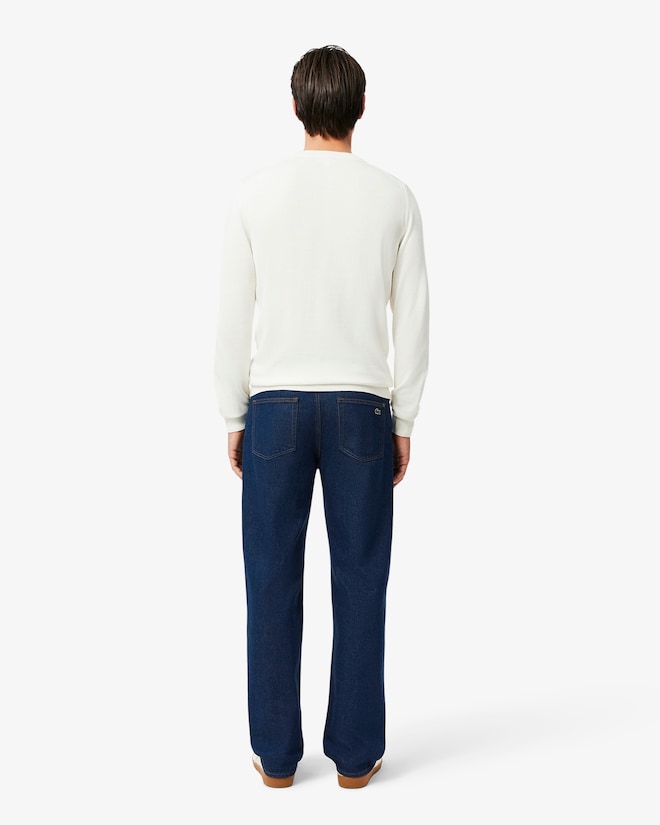 Calça jeans de corte reto na cor índigo com cinco bolsos