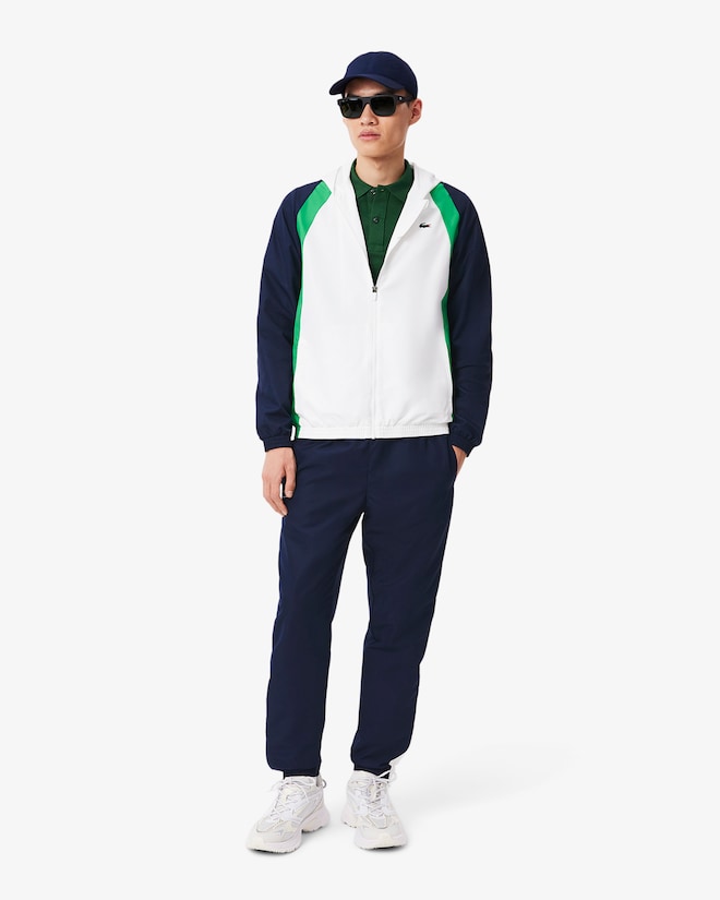 Conjunto verde e branco com logo
